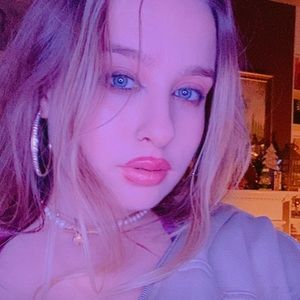 Meet your Posher, Kira